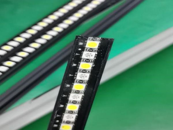 透明軟性電子灌封膠幫客戶解決LED燈條固封問題 透明軟性電子灌封膠幫客戶解決LED燈條固封問題